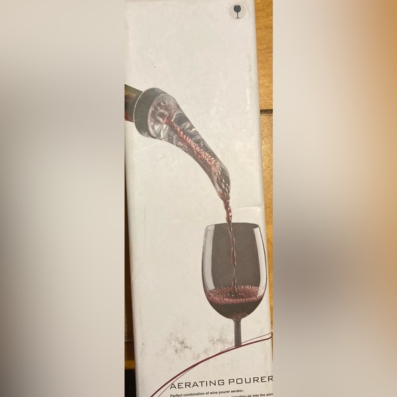 NWT Wine Aerating Pourer - Picture 1 of 10
